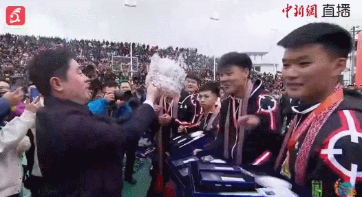 篮球赛冠军是一个人的吗_篮球赛冠军人是什么人_篮球赛冠军都是哪里人